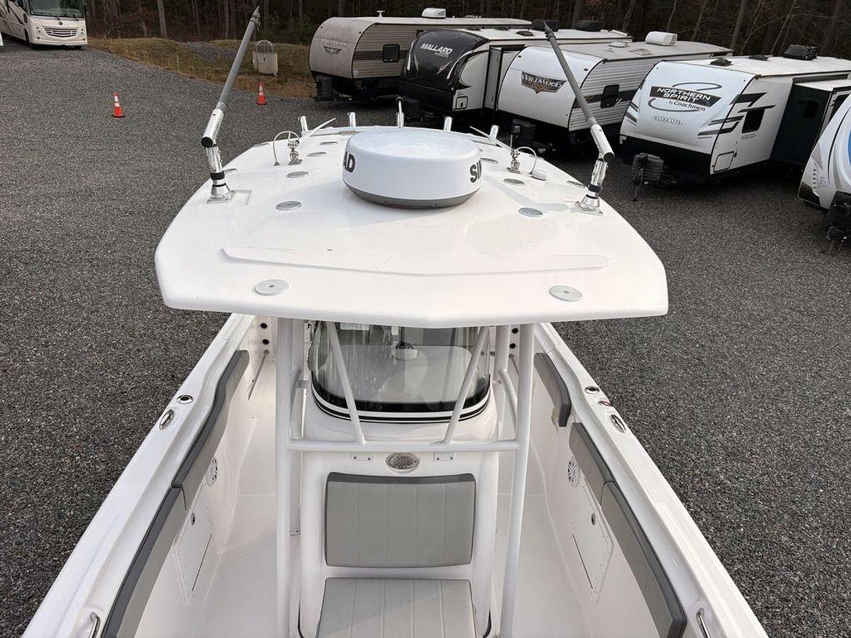 Used 2022 Aquasport 2500 Center Console