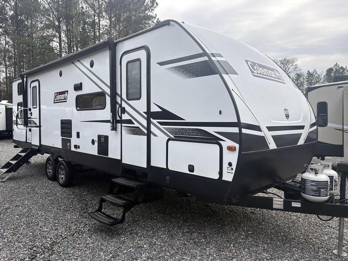 Used 2022 Dutchmen Coleman Light 2835BH