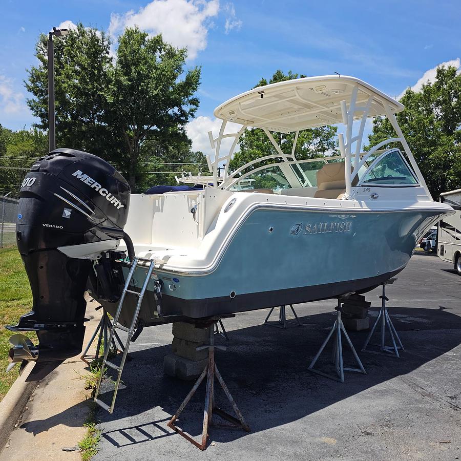 Used 2017 Sailfish 245