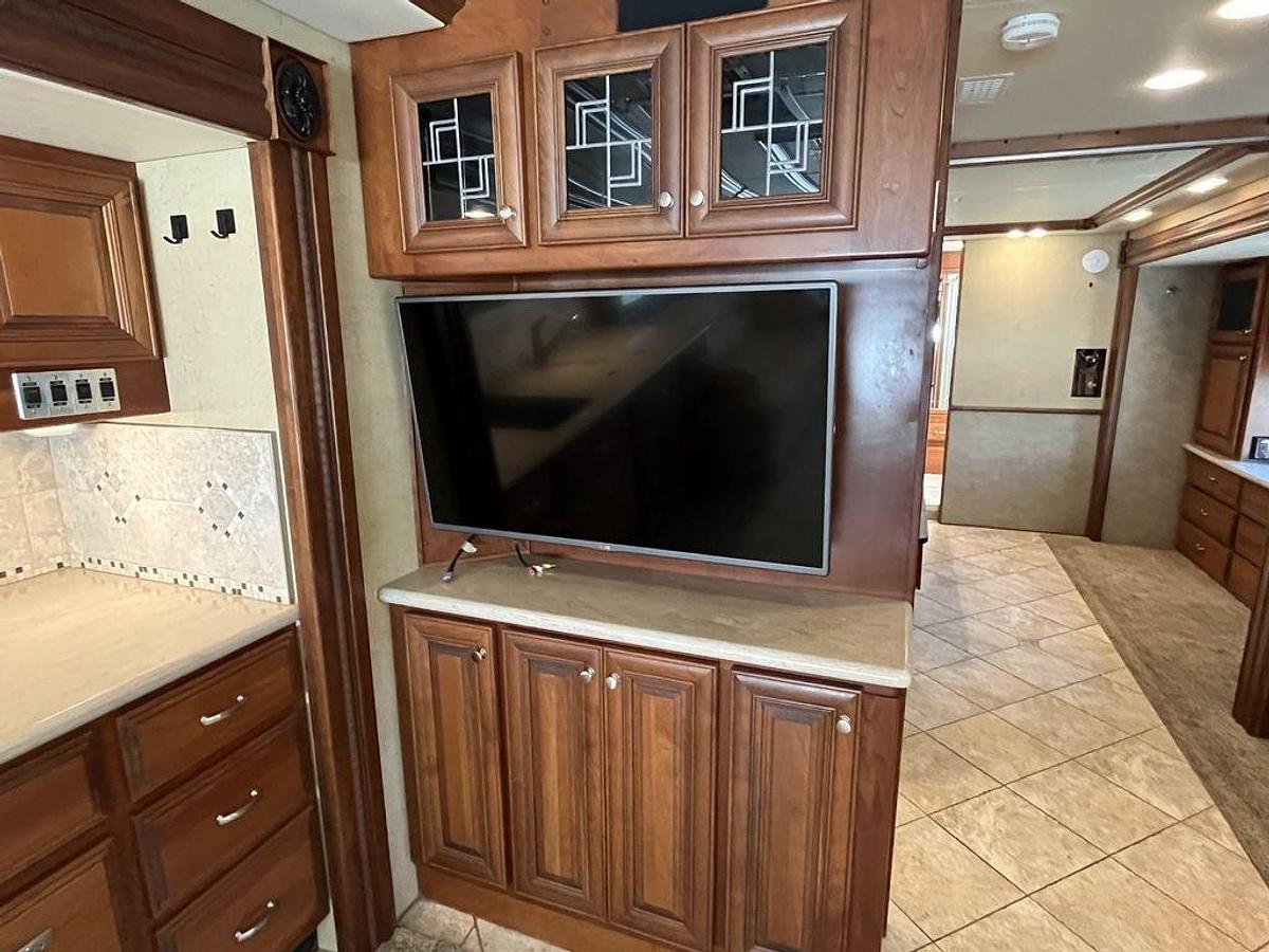 Used 2012 American Coach Revolution 42W