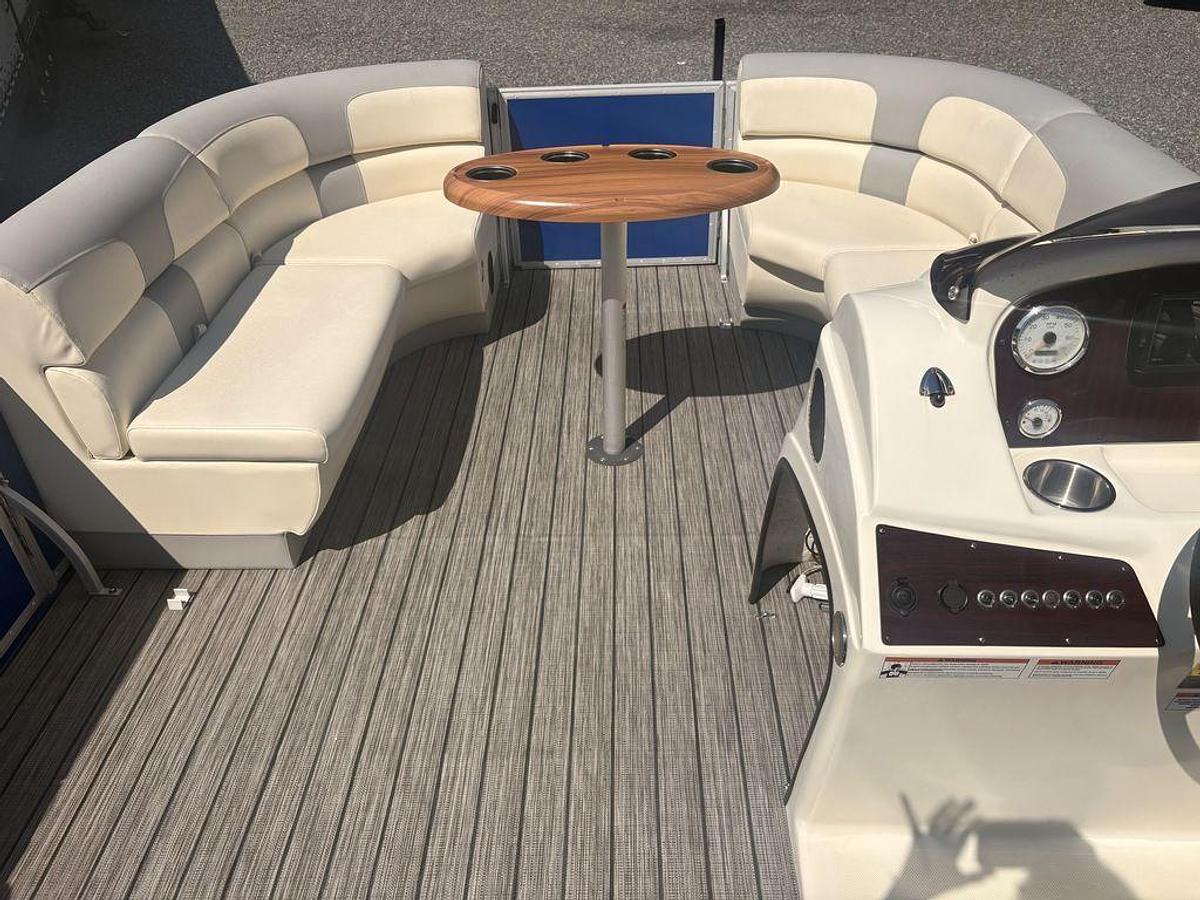 Used 2022 Lexington 524