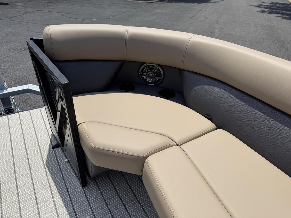2027 Viaggio Lago V-22U
