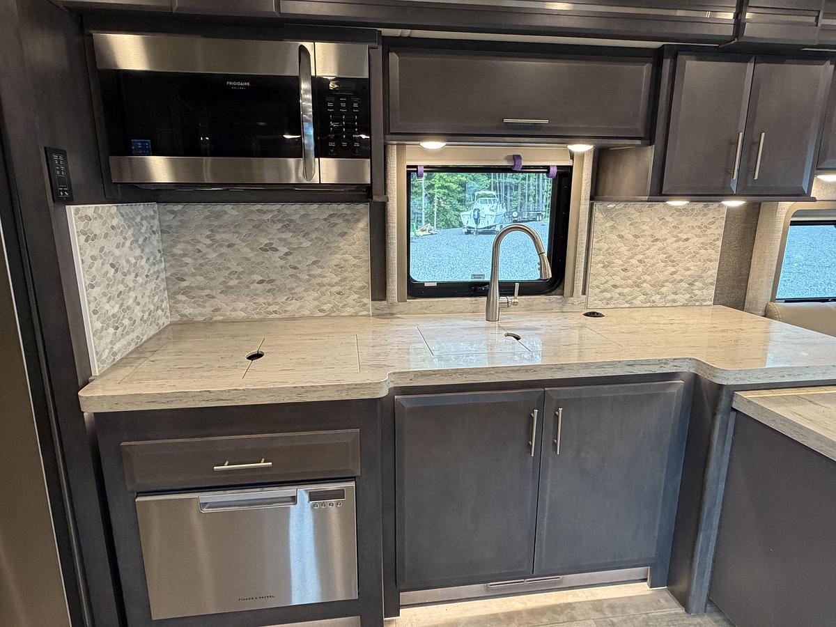 Used 2021 Thor Venetian