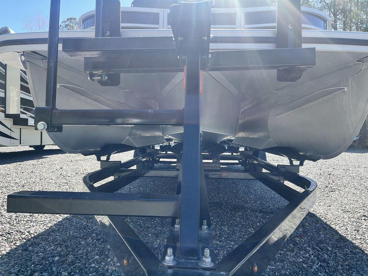 Used 2022 Bennington 23LT