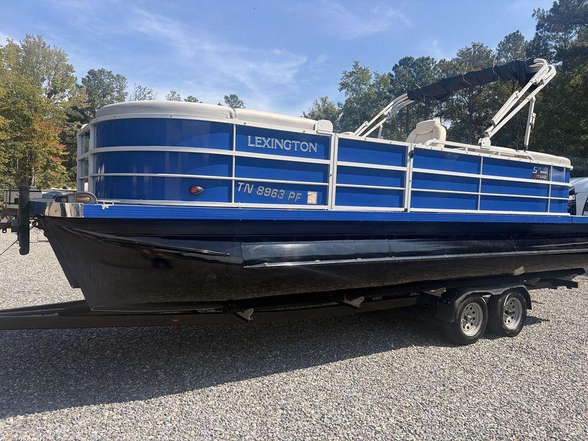 Used 2022 Lexington 524
