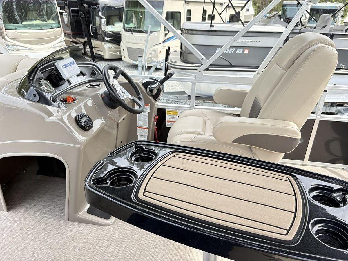 Used 2021 Tracker® Boats Fishin Barge 20 DLX