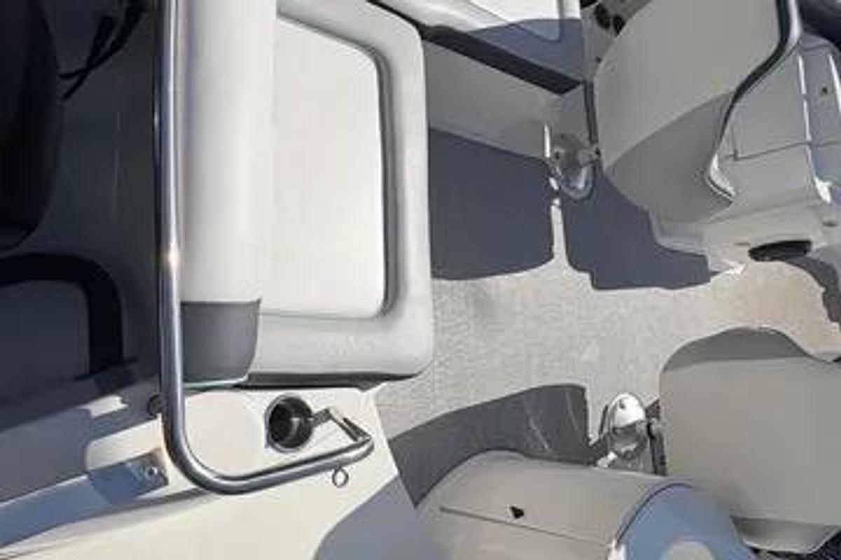Used 2022 Splendor Boats 239 Sunstar