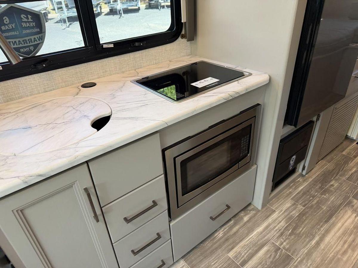 Used 2025 Thor Geneva