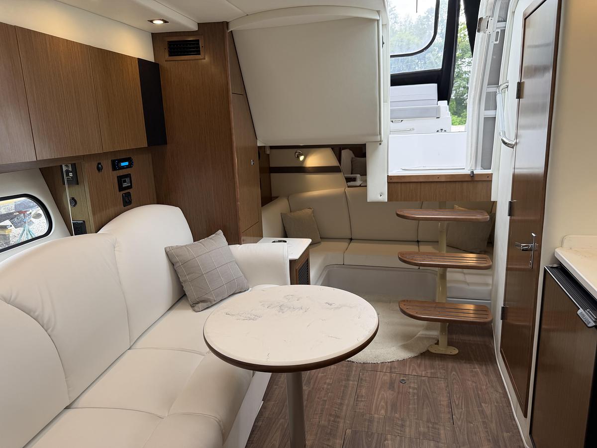 Used 2021 Cruisers Yachts 35 Express
