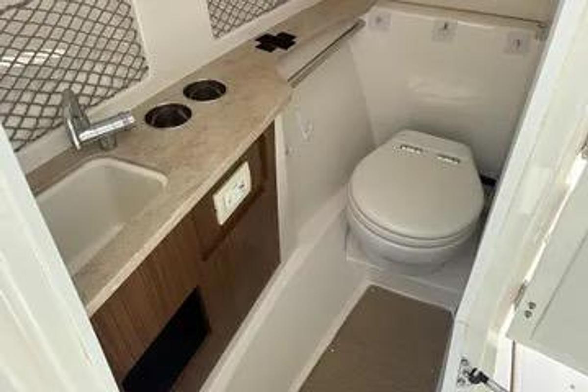 Used 2017 Sailfish 245