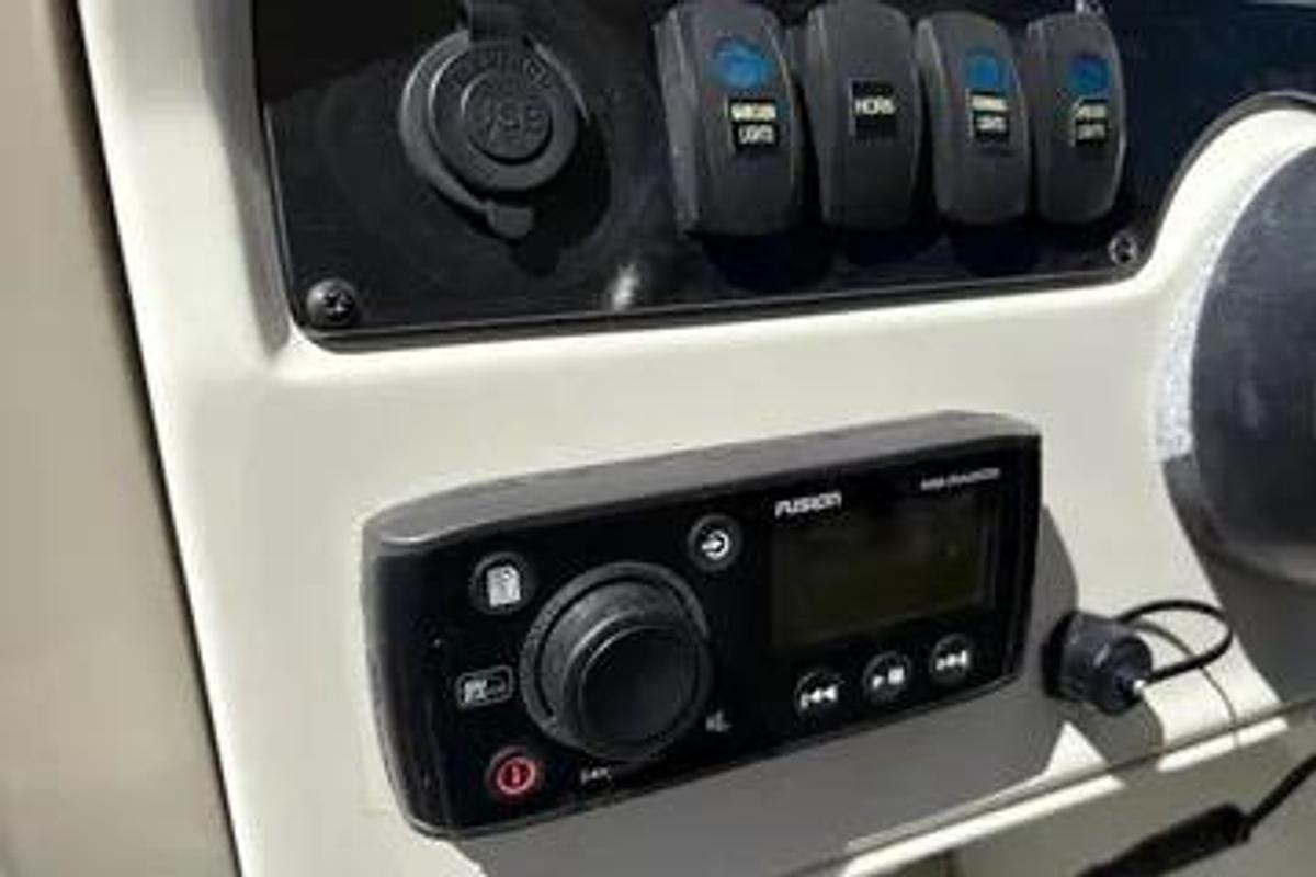 Used 2017 Sailfish 245