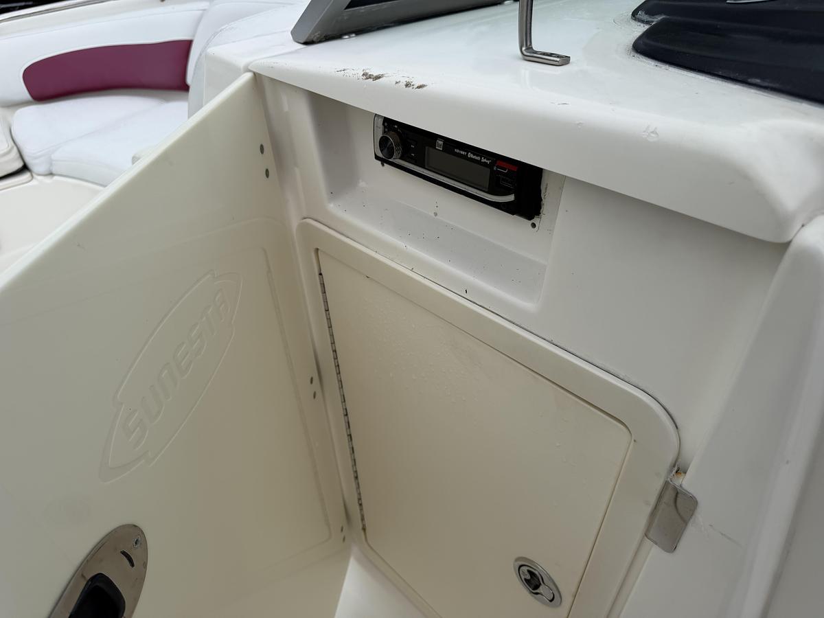 Used 2012 Chaparral 264 Sunesta