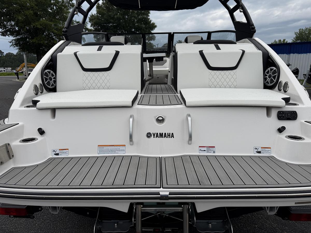 Used 2025 Yamaha Boats 222S