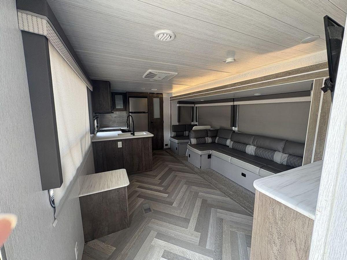 Used 2022 Forest River Wildwood Midwest 27RK