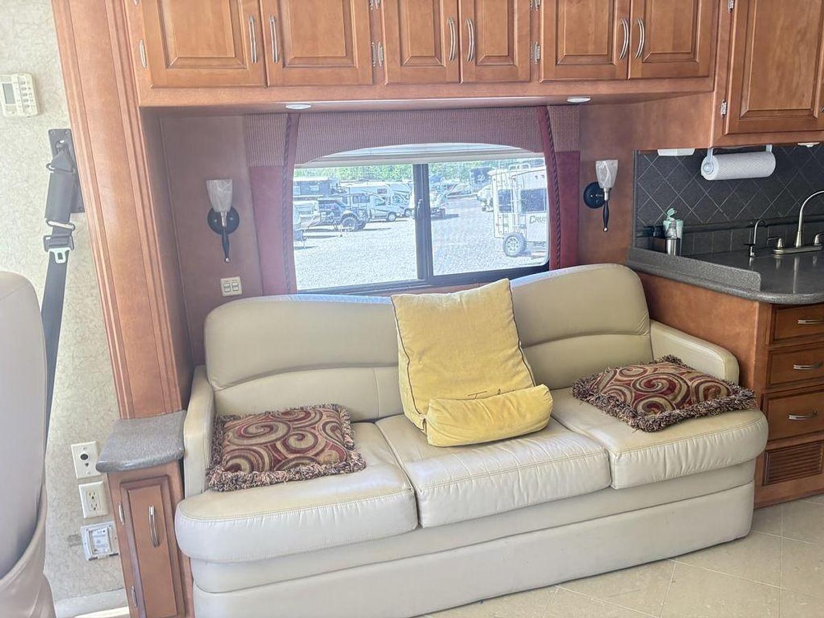 Used 2010 Newmar Ventana M-4333