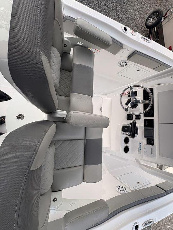 Used 2022 Aquasport 2500 Center Console