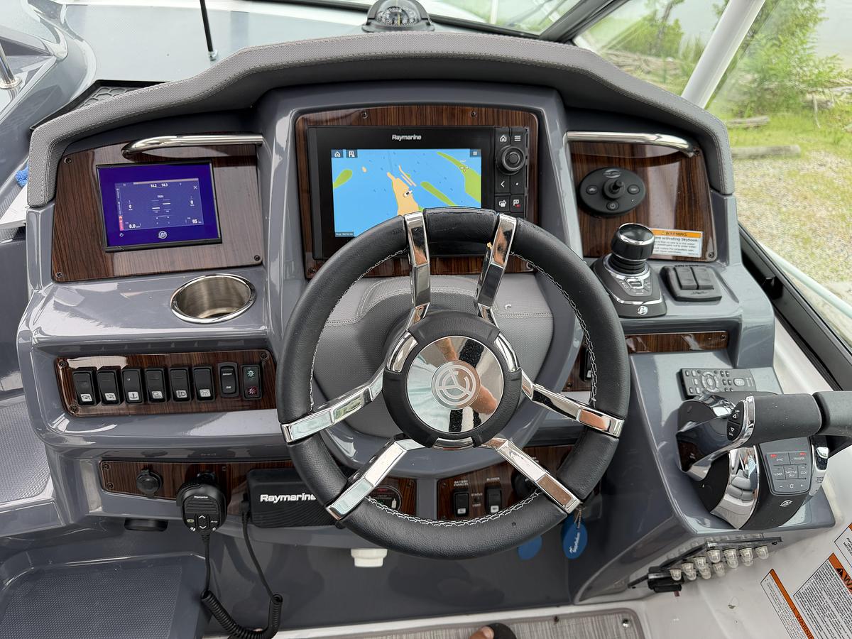 Used 2021 Cruisers Yachts 35 Express