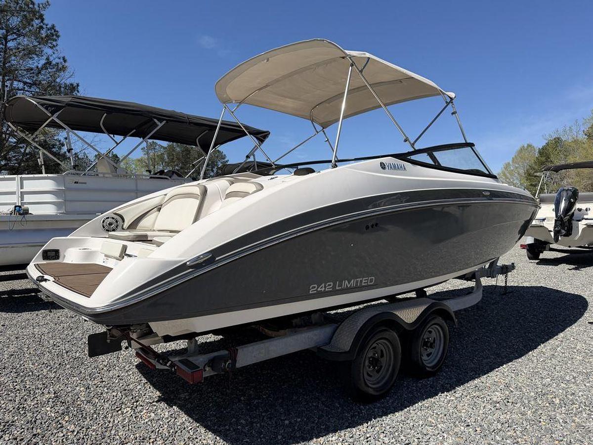 Used 2016 Yamaha 242 Limited S