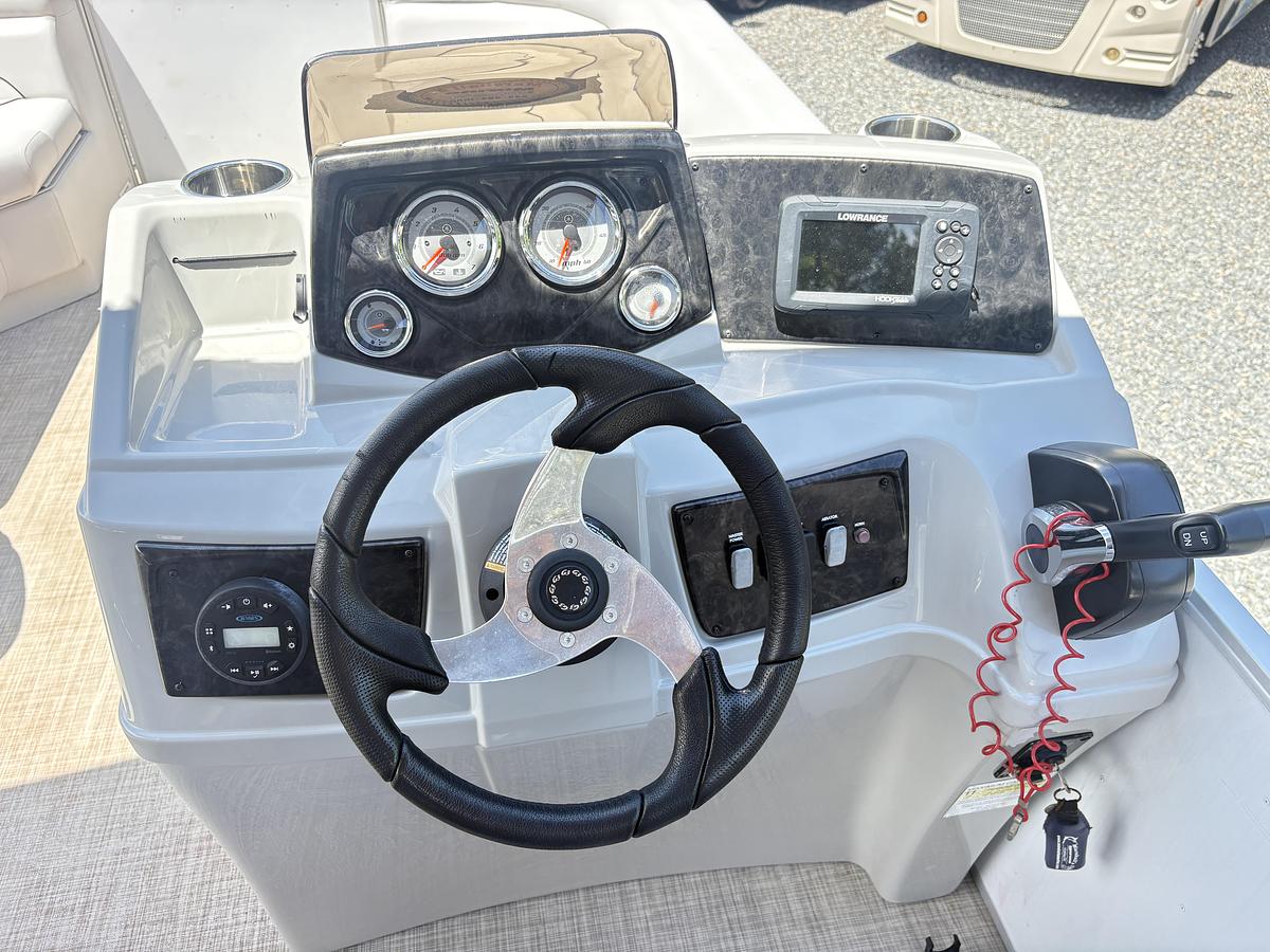 Used 2022 Sun Tracker Select 22RF