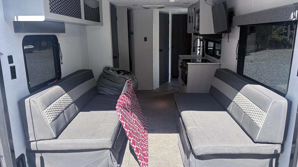 Used 2021 Forest River Wildwood FSX Platimun M-210RTX