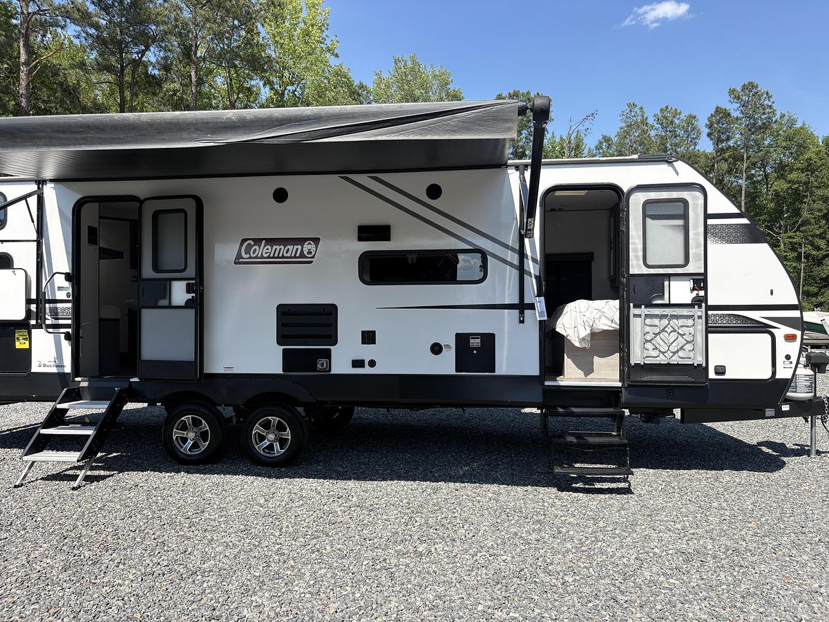 Used 2022 Dutchmen Coleman Light 2835BH