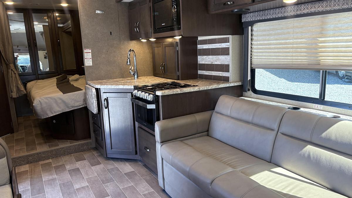 Used 2020 Thor Chateau