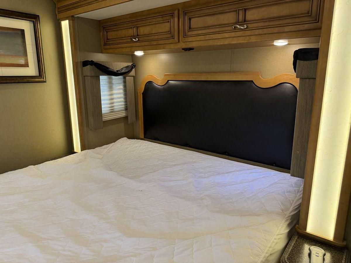 Used 2014 Newmar Canyon Star 3953
