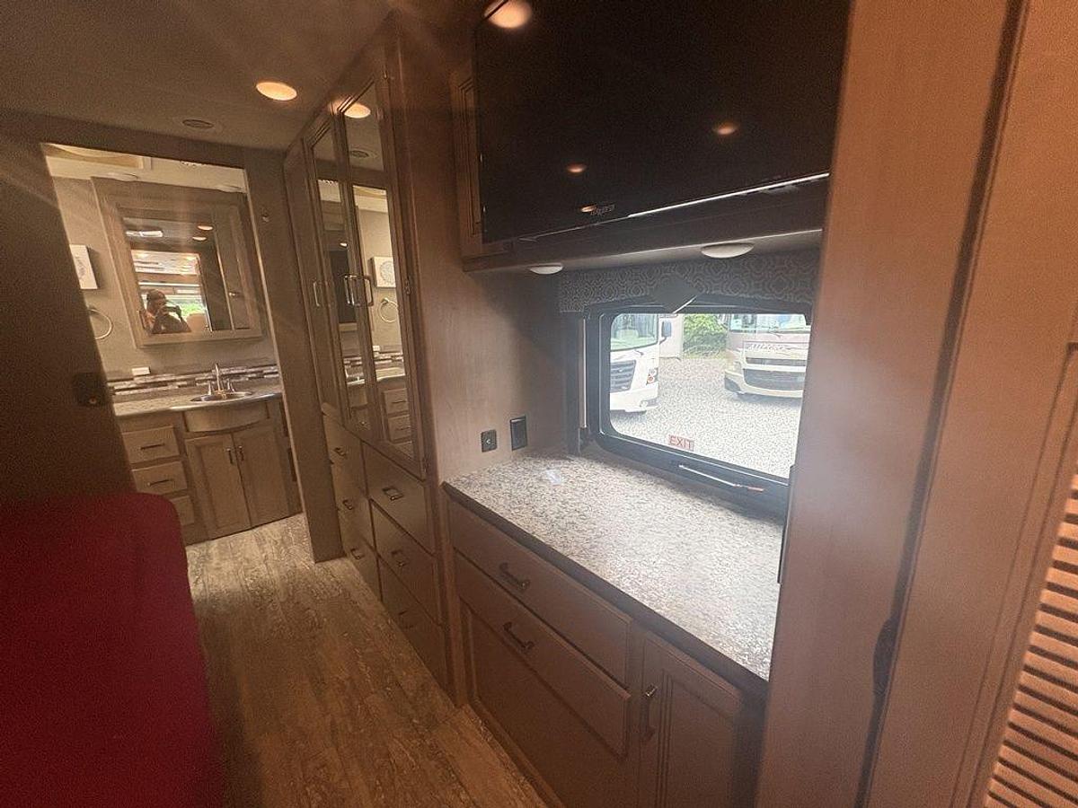 2020 Thor Motor Coach Hurricane 35M