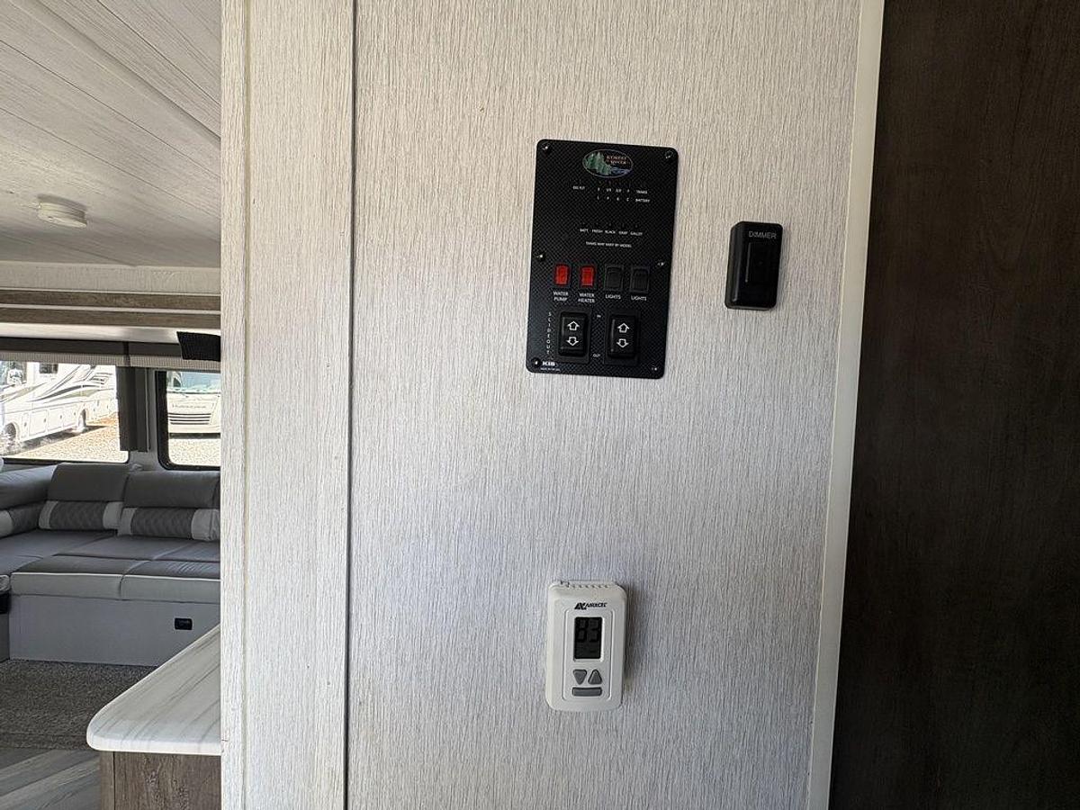 Used 2022 Forest River Wildwood Midwest 27RK