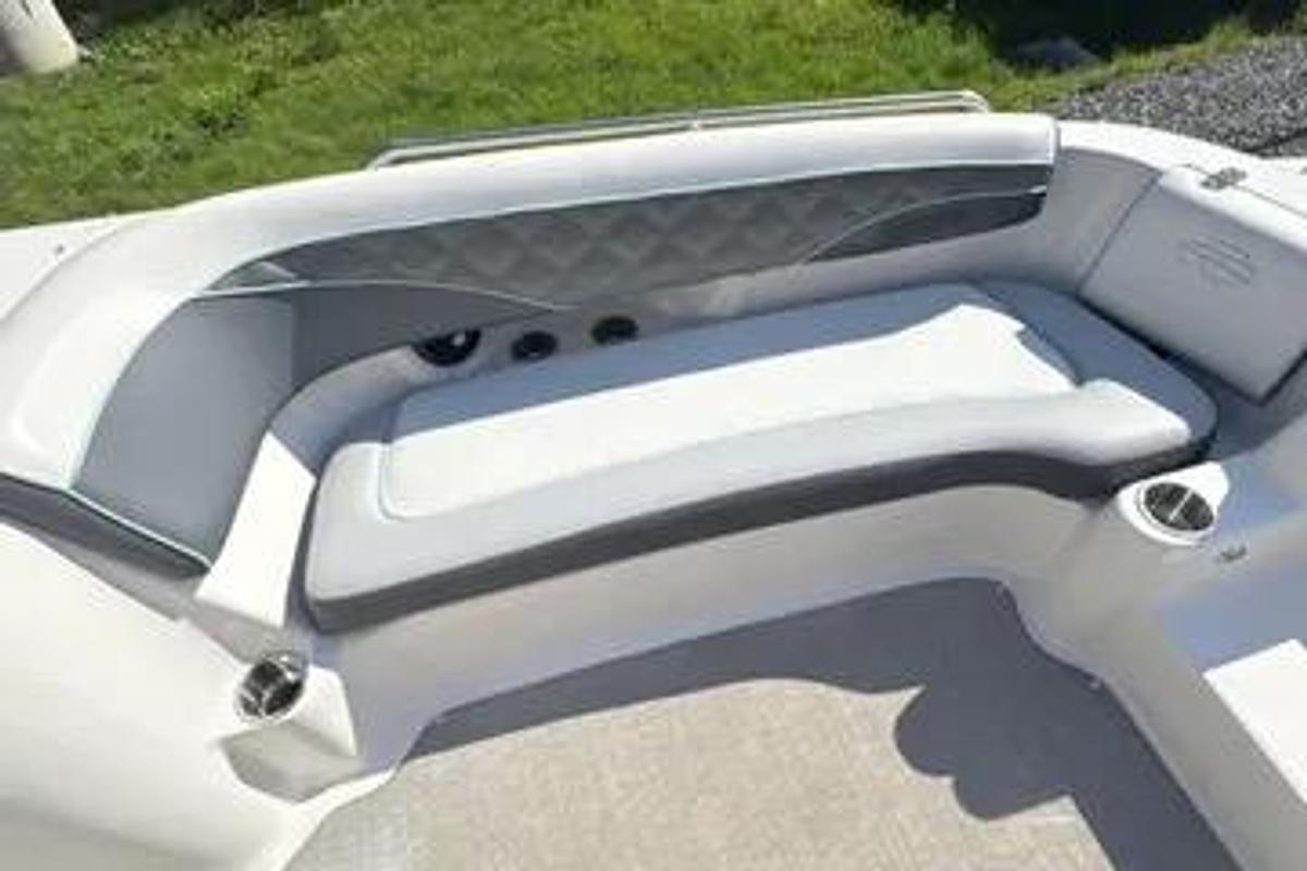 Used 2022 Splendor Boats 239 Sunstar