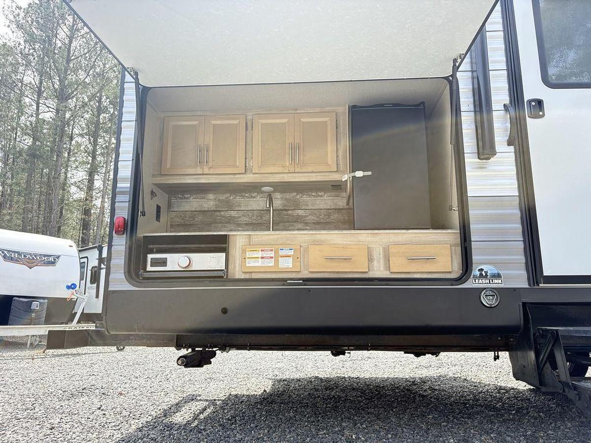 Used 2022 Coachmen Catalina Legacy Series M-323 BHDSCK