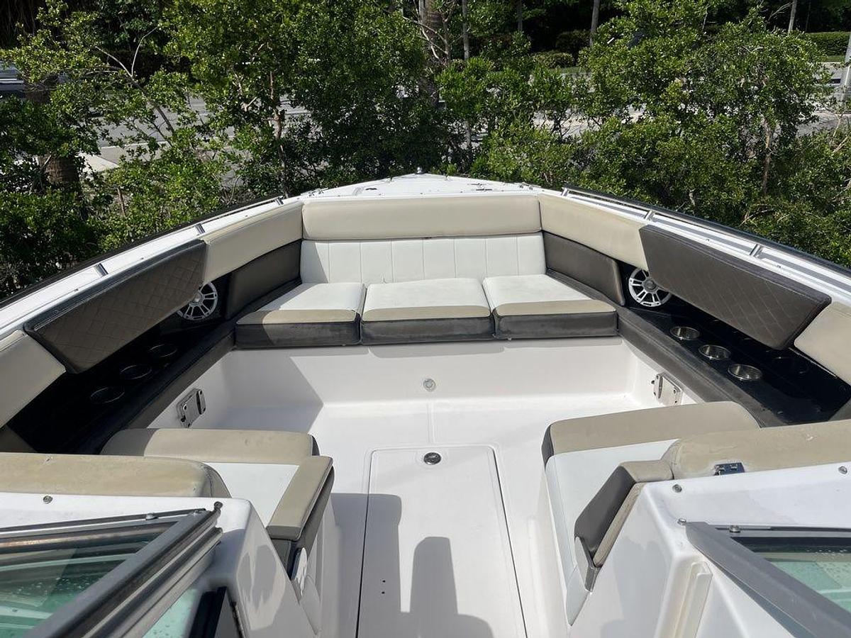 Used 2014 Regal 3200