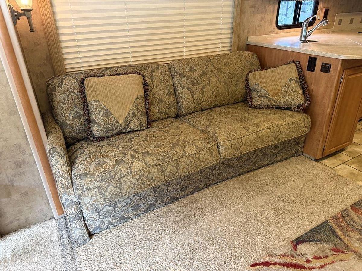 Used 2007 Winnebago Journey 39K