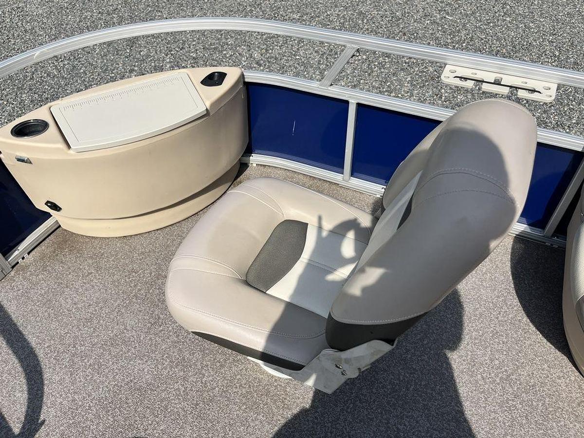 Used 2015 Sun Tracker Fishin Barge