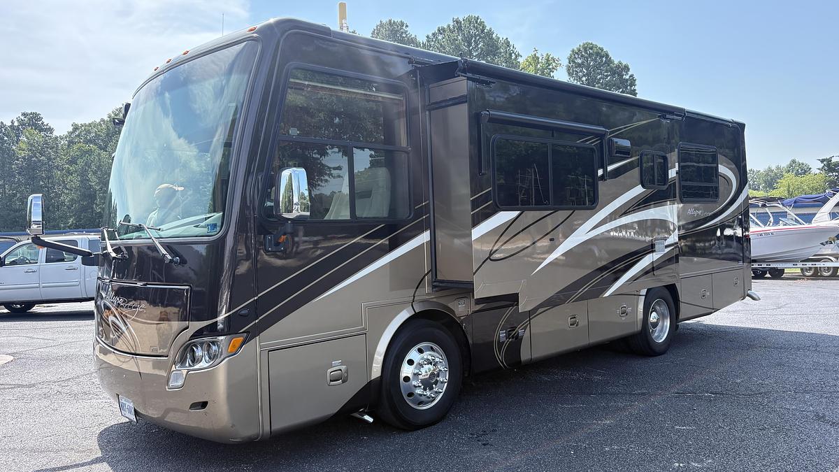 Used 2011 Tiffin Breeze M-28BR