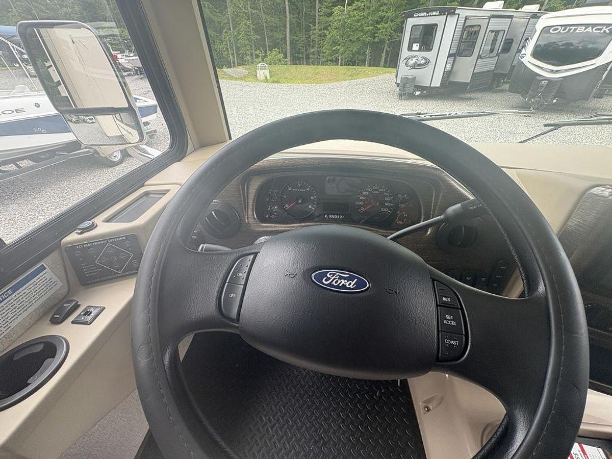 2020 Thor Motor Coach Hurricane 35M