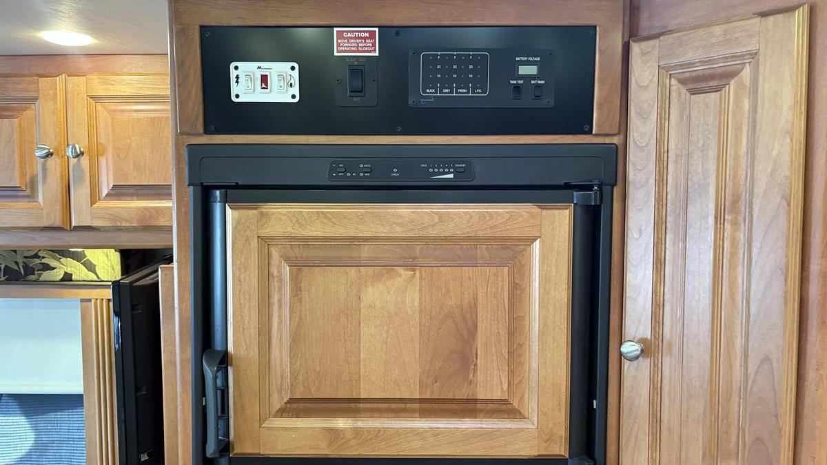 Used 2011 Tiffin Breeze M-28BR
