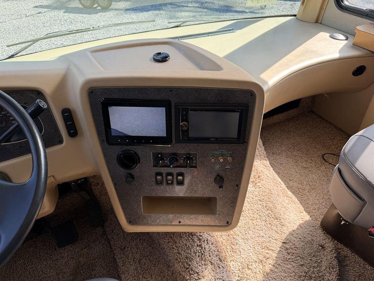 Used 2014 Newmar Canyon Star 3953