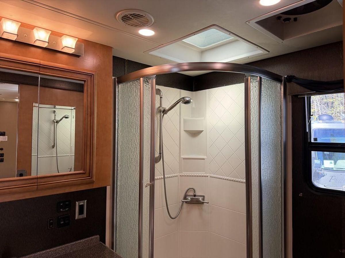 Used 2014 Newmar Canyon Star 3953