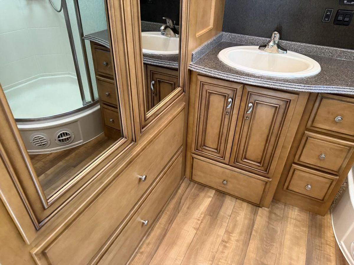 Used 2014 Newmar Canyon Star 3953