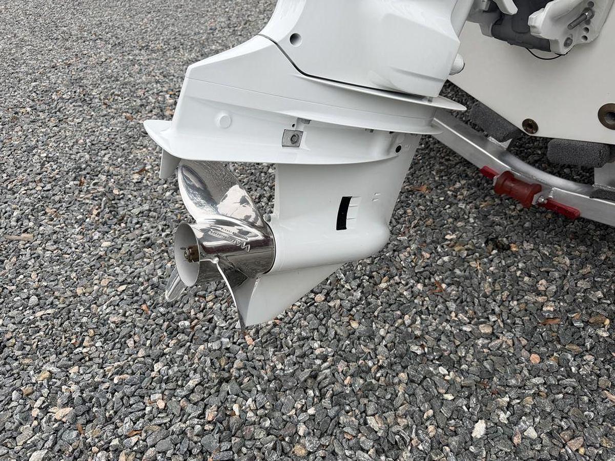 Used 2023 Hurricane SunDeck Sport 205 OB