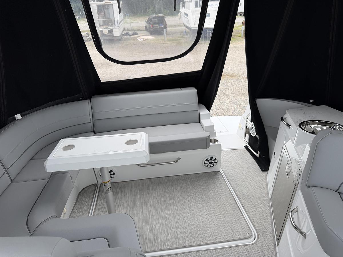 Used 2021 Cruisers Yachts 35 Express
