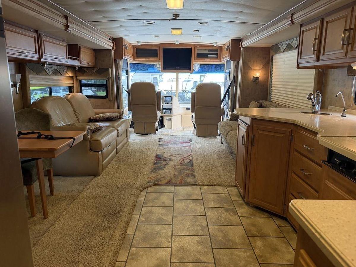 Used 2007 Winnebago Journey 39K