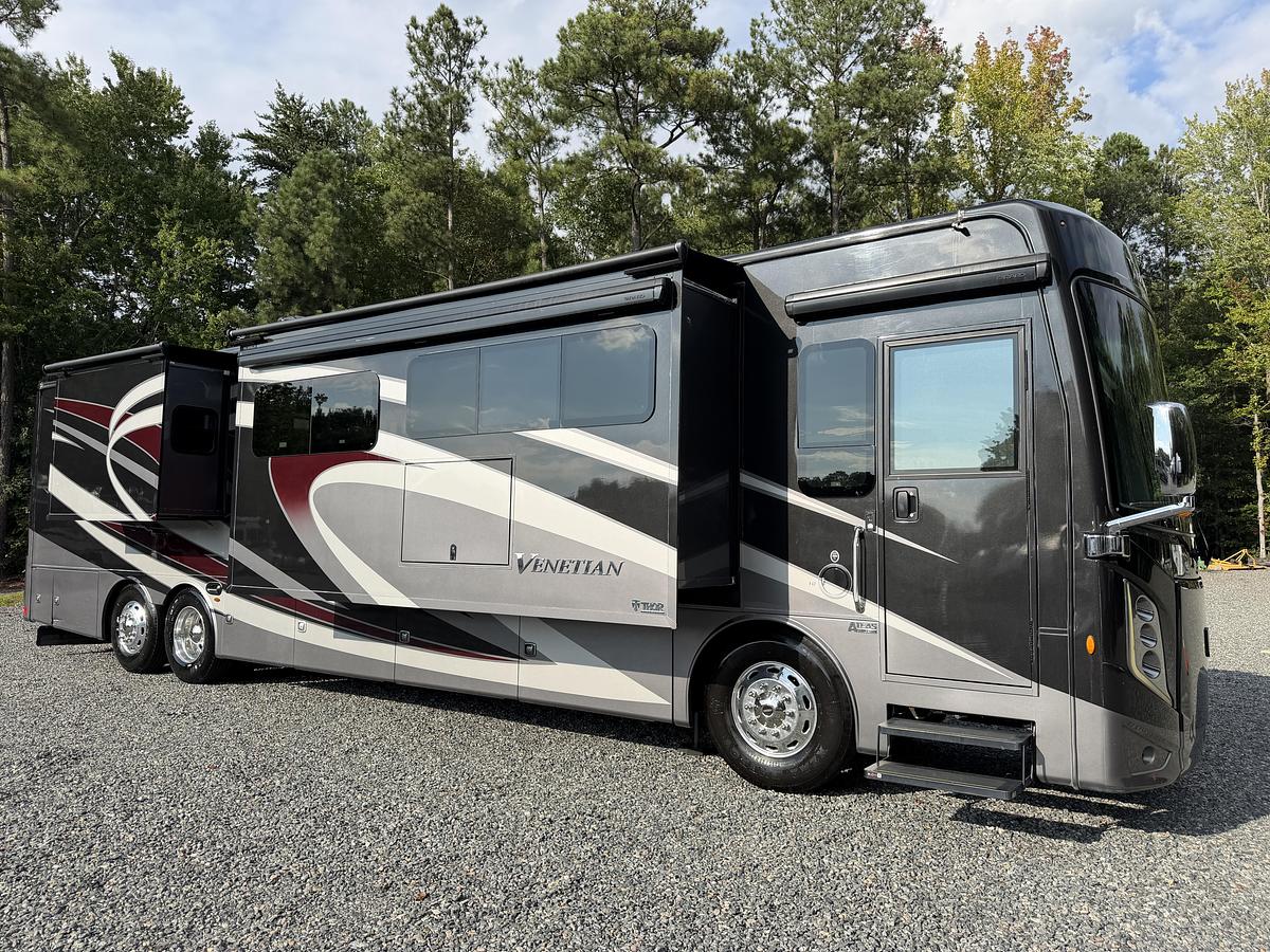 Used 2021 Thor Venetian