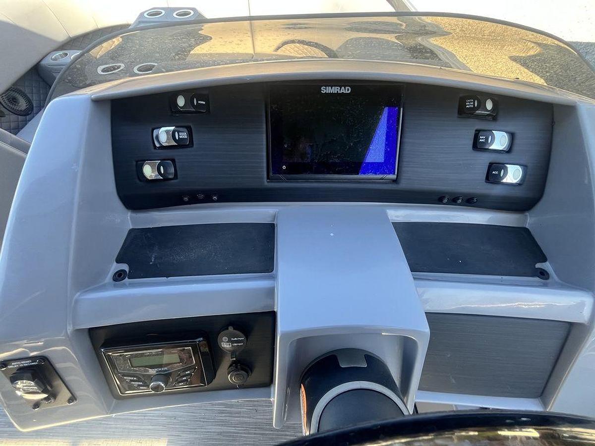 Used 2022 Bennington 23LT