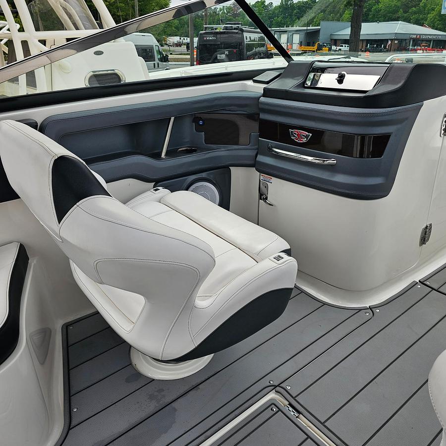 Used 2021 Chaparral 307 SSX