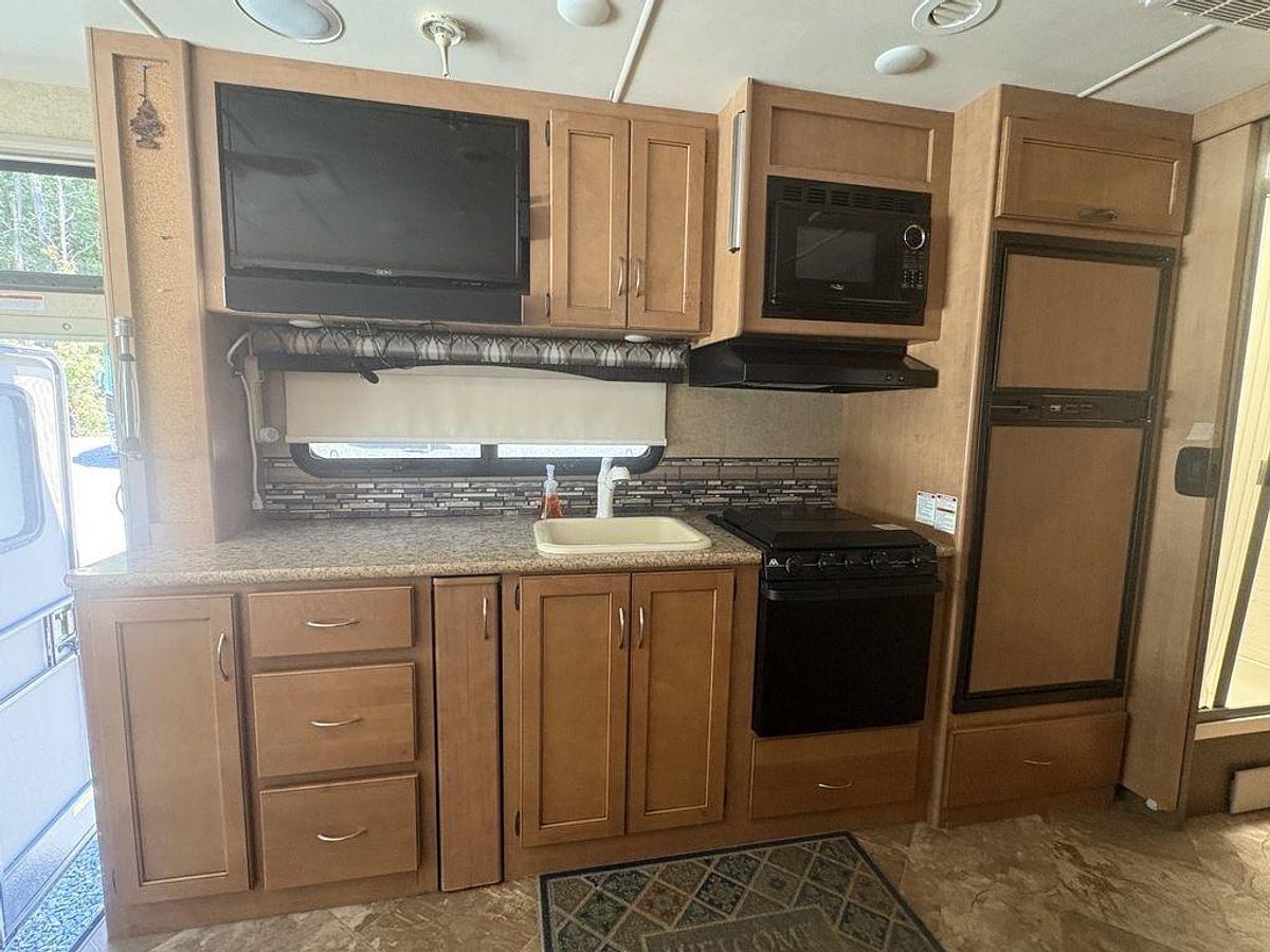 Used 2015 Thor Motor Coach A.C.E. 30.1