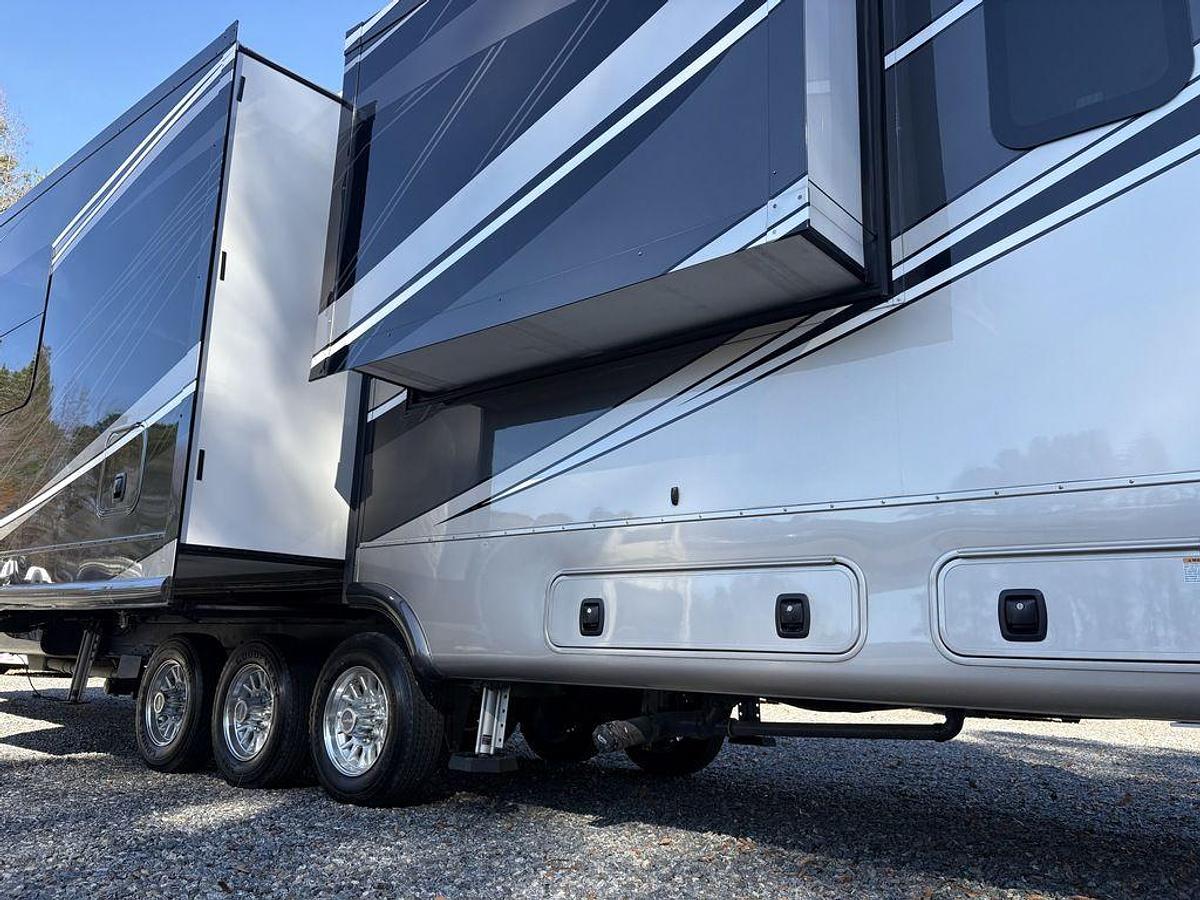 Used 2023 DRV Mobile Suites Luxury 44 ORLANDO