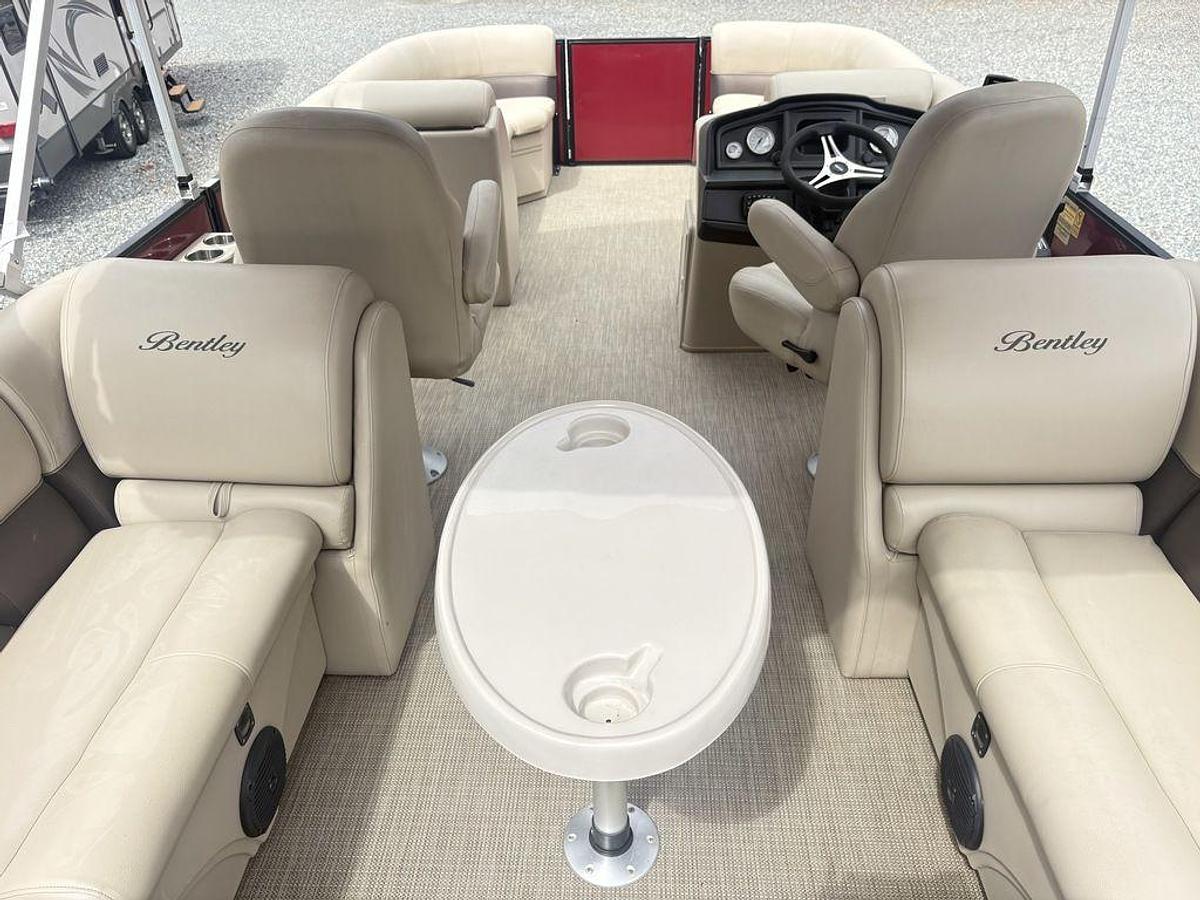 Used 2022 Bentley Pontoons Bentley 220 Navigator
