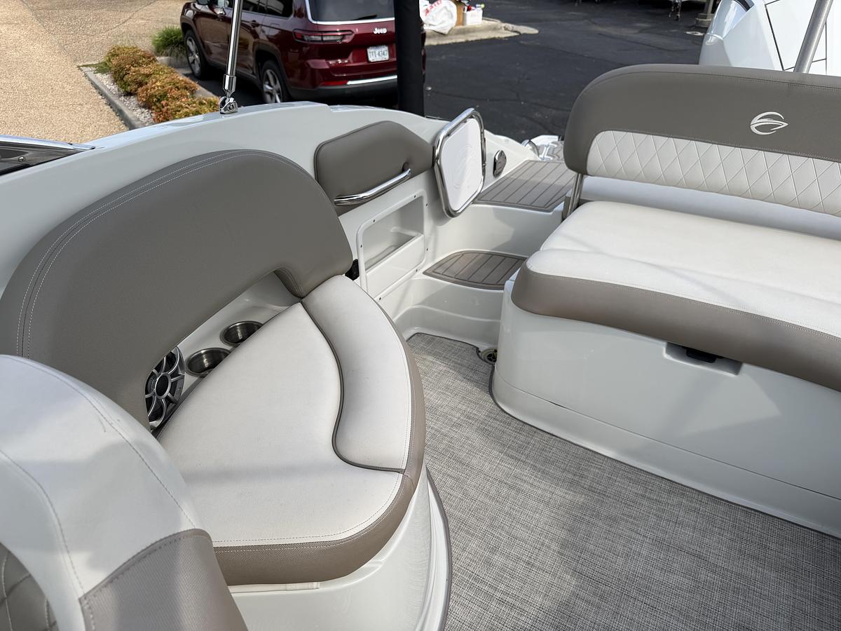 Used 2022 Crownline E255 XS